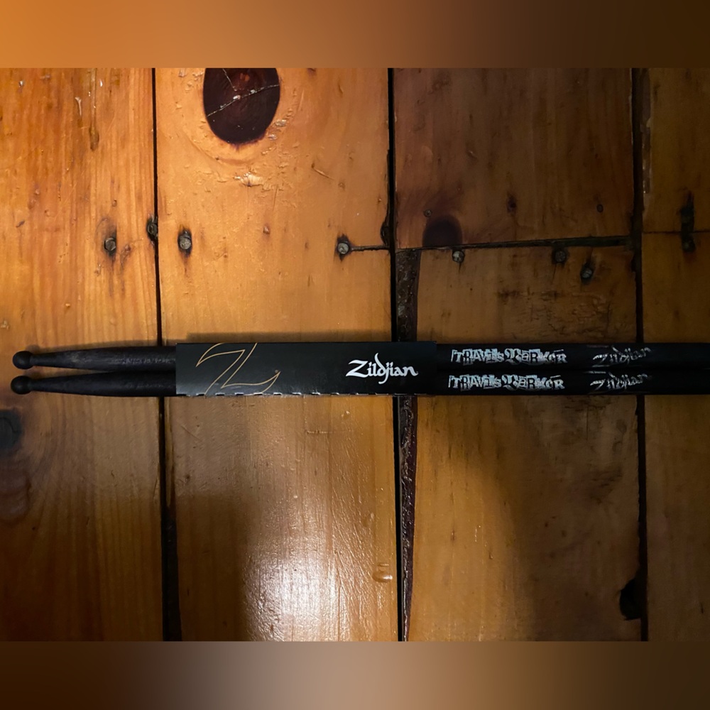 New! Zildjian Travis Barker Artist Series
Drumsticks; black